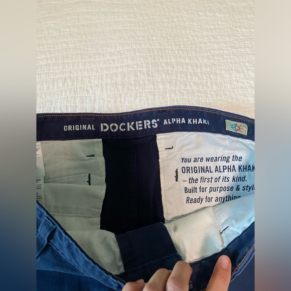 Like new! Dockers Original Alpha Khaki Navy Blue Pants Size 34/32 - Picture 8 of 8